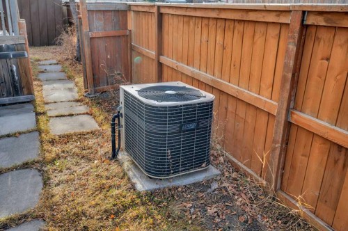 120 Castlebrook Rise Ne, Calgary, AB - Outdoor