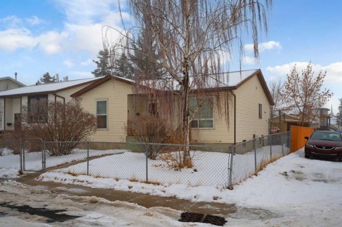 120 Castlebrook Rise Ne, Calgary, AB - Outdoor With Exterior