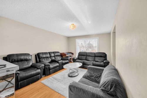 120 Castlebrook Rise Ne, Calgary, AB - Indoor Photo Showing Living Room