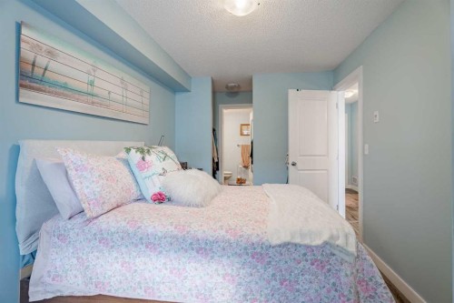 311-2715 12 Avenue Se, Calgary, AB - Indoor Photo Showing Bedroom