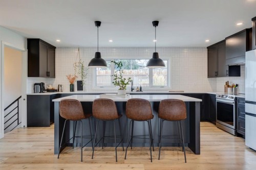 1240 Mapleglade Crescent Se, Calgary, AB - Indoor Photo Showing Kitchen With Upgraded Kitchen