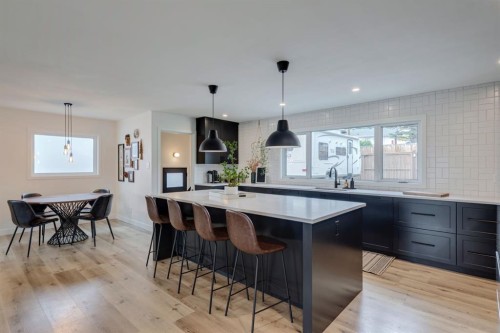 1240 Mapleglade Crescent Se, Calgary, AB - Indoor