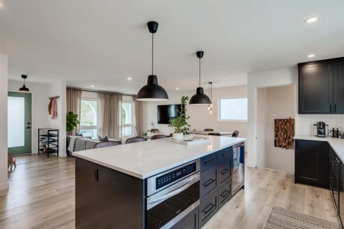 1240 Mapleglade Crescent Se, Calgary, AB - Indoor Photo Showing Kitchen With Upgraded Kitchen