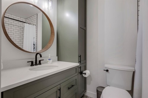 1240 Mapleglade Crescent Se, Calgary, AB - Indoor Photo Showing Bathroom