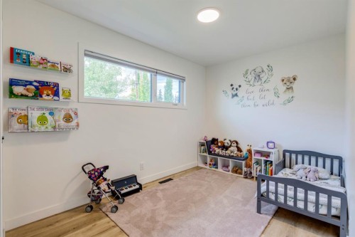 1240 Mapleglade Crescent Se, Calgary, AB - Indoor Photo Showing Bedroom