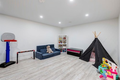 1240 Mapleglade Crescent Se, Calgary, AB - Indoor