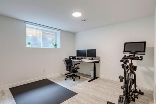 1240 Mapleglade Crescent Se, Calgary, AB - Indoor