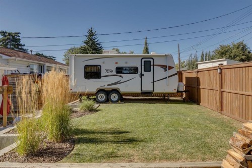 1240 Mapleglade Crescent Se, Calgary, AB - Outdoor