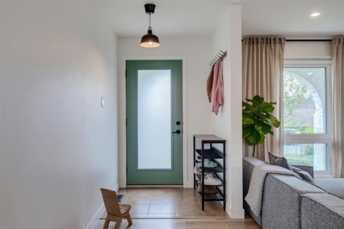 1240 Mapleglade Crescent Se, Calgary, AB - Indoor Photo Showing Other Room