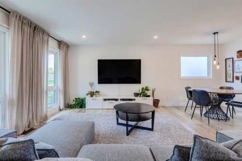 1240 Mapleglade Crescent Se, Calgary, AB - Indoor Photo Showing Living Room