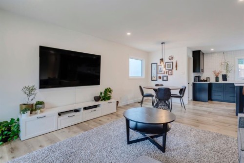1240 Mapleglade Crescent Se, Calgary, AB - Indoor Photo Showing Living Room