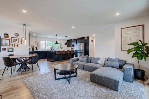1240 Mapleglade Crescent Se, Calgary, AB - Indoor Photo Showing Living Room