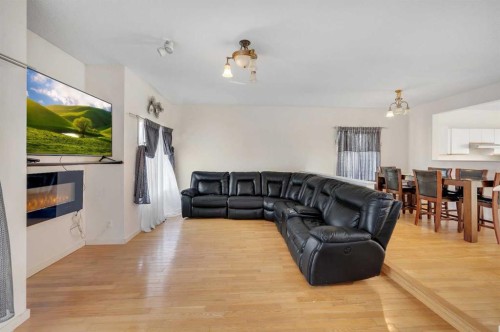 137 Martinpark Way Ne, Calgary, AB - Indoor Photo Showing Living Room