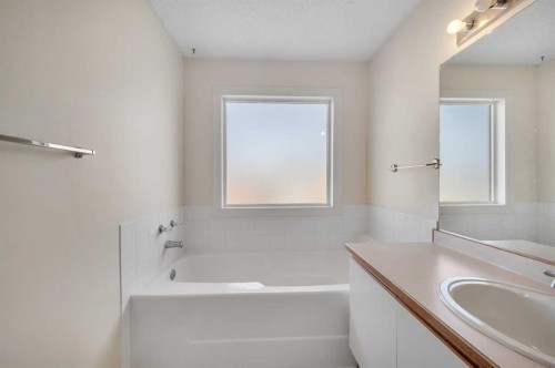 137 Martinpark Way Ne, Calgary, AB - Indoor Photo Showing Bathroom