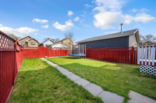 137 Martinpark Way Ne, Calgary, AB - Outdoor