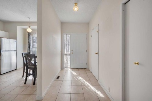 137 Martinpark Way Ne, Calgary, AB - Indoor