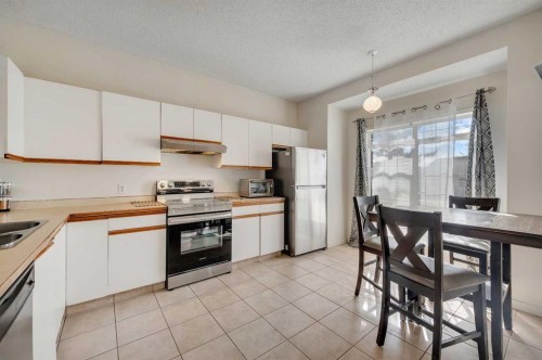137 Martinpark Way Ne, Calgary, AB - Indoor Photo Showing Kitchen
