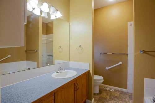 1105 Hammond Avenue, Crossfield, AB - Indoor Photo Showing Bathroom