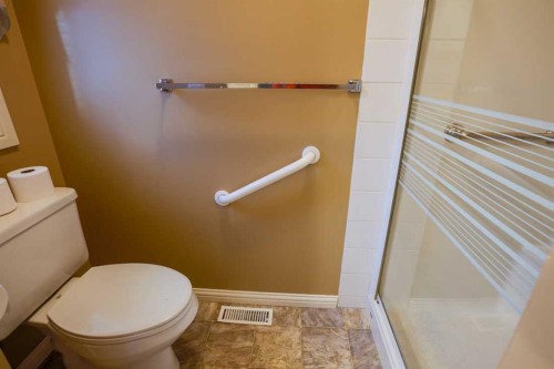 1105 Hammond Avenue, Crossfield, AB - Indoor Photo Showing Bathroom
