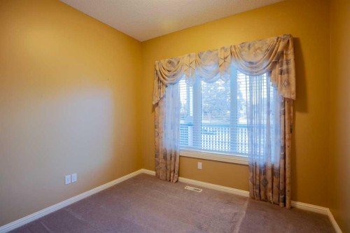 1105 Hammond Avenue, Crossfield, AB - Indoor Photo Showing Other Room