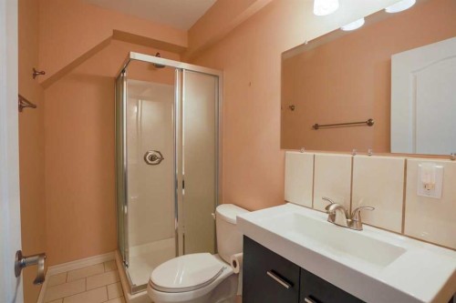 1105 Hammond Avenue, Crossfield, AB - Indoor Photo Showing Bathroom