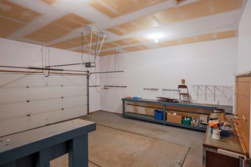 1105 Hammond Avenue, Crossfield, AB - Indoor Photo Showing Garage