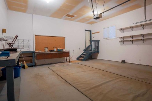 1105 Hammond Avenue, Crossfield, AB - Indoor Photo Showing Garage
