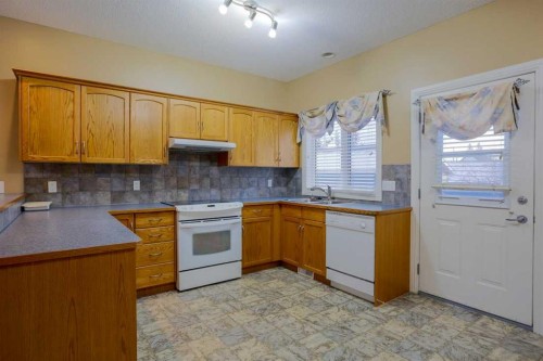 1105 Hammond Avenue, Crossfield, AB - Indoor Photo Showing Kitchen With Double Sink
