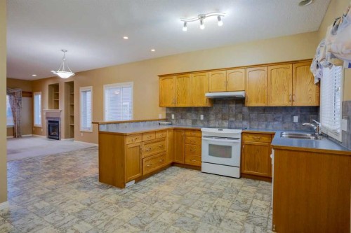 1105 Hammond Avenue, Crossfield, AB - Indoor Photo Showing Kitchen