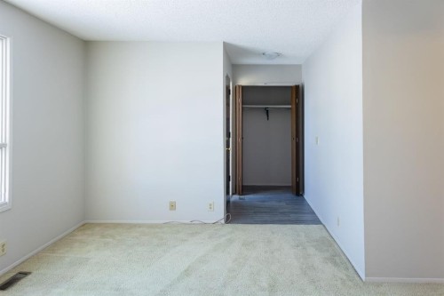 4351 38 Street Ne, Calgary, AB - Indoor Photo Showing Other Room