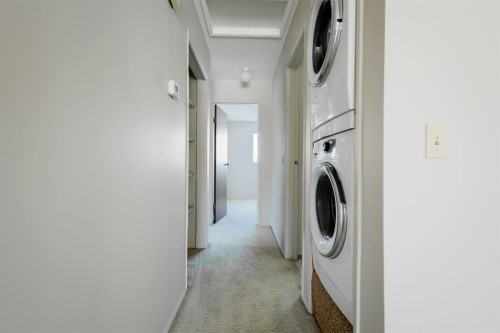 4351 38 Street Ne, Calgary, AB - Indoor Photo Showing Laundry Room