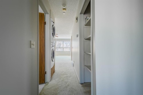 4351 38 Street Ne, Calgary, AB - Indoor Photo Showing Other Room