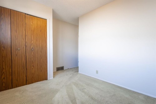 4351 38 Street Ne, Calgary, AB - Indoor Photo Showing Other Room