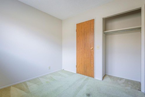 4351 38 Street Ne, Calgary, AB - Indoor Photo Showing Other Room