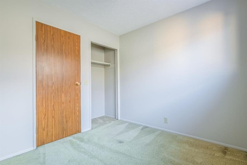 4351 38 Street Ne, Calgary, AB - Indoor Photo Showing Other Room