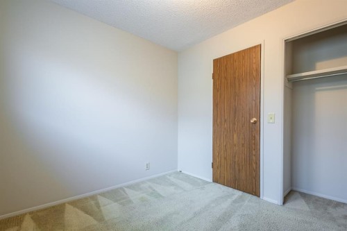 4351 38 Street Ne, Calgary, AB - Indoor Photo Showing Other Room
