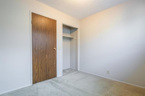 4351 38 Street Ne, Calgary, AB - Indoor Photo Showing Other Room