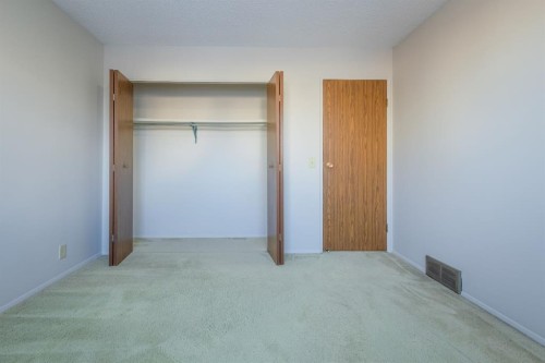 4351 38 Street Ne, Calgary, AB - Indoor