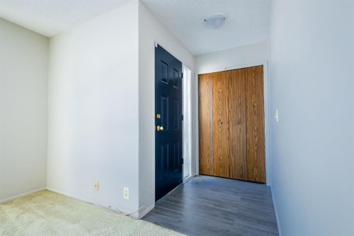 4351 38 Street Ne, Calgary, AB - Indoor Photo Showing Other Room