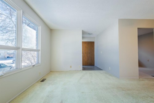 4351 38 Street Ne, Calgary, AB - Indoor Photo Showing Other Room