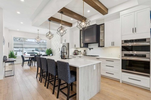 2835 42 Street Sw, Calgary, AB - Indoor Photo Showing Kitchen With Upgraded Kitchen