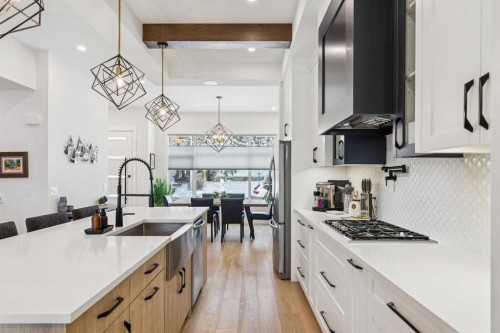 2835 42 Street Sw, Calgary, AB - Indoor Photo Showing Kitchen With Upgraded Kitchen