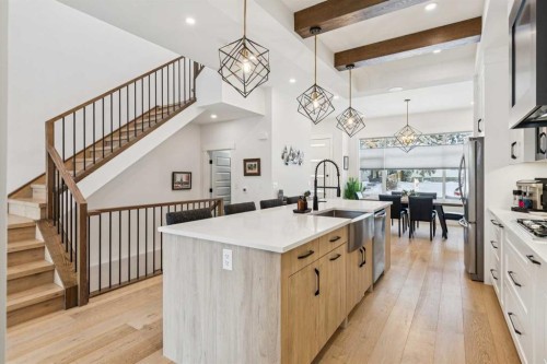 2835 42 Street Sw, Calgary, AB - Indoor Photo Showing Kitchen With Upgraded Kitchen