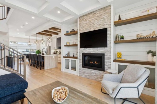 2835 42 Street Sw, Calgary, AB - Indoor Photo Showing Living Room With Fireplace
