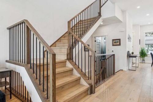 2835 42 Street Sw, Calgary, AB - Indoor Photo Showing Other Room