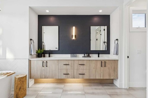 2835 42 Street Sw, Calgary, AB - Indoor Photo Showing Bathroom