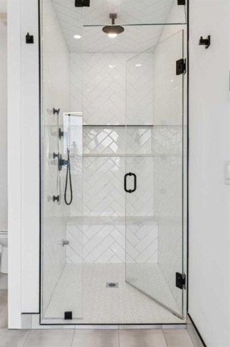 2835 42 Street Sw, Calgary, AB - Indoor Photo Showing Bathroom