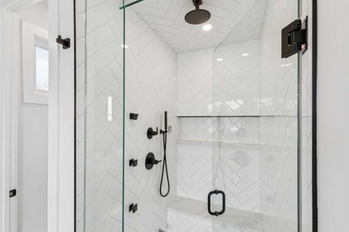 2835 42 Street Sw, Calgary, AB - Indoor Photo Showing Bathroom