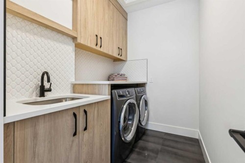 2835 42 Street Sw, Calgary, AB - Indoor Photo Showing Laundry Room