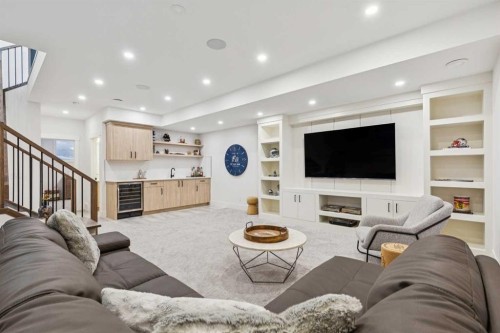 2835 42 Street Sw, Calgary, AB - Indoor Photo Showing Living Room